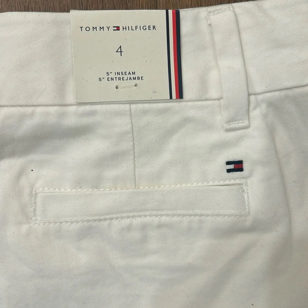 Brand New Tommy Hilfiger White Shorts - Picture 3 of 4